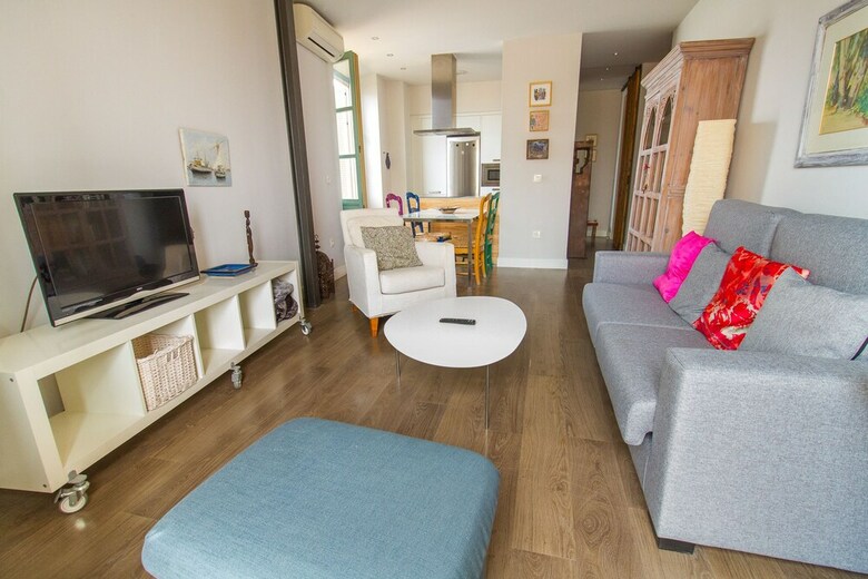 Adorable Apartment Ollerias