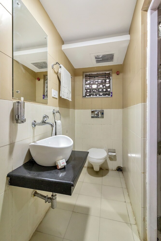 Hotel Oyo 8504 Namans Inn