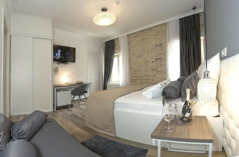 Bed & Breakfast Aspalathos Residence