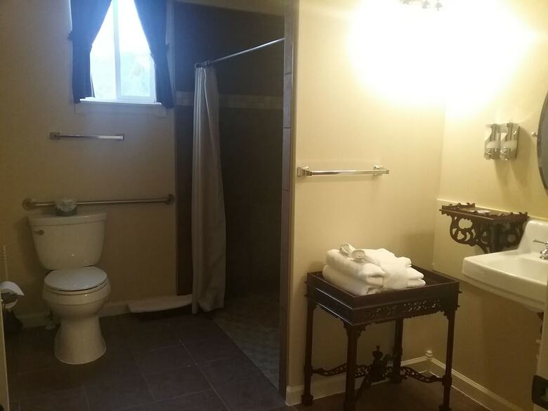 Lions Gate Manor Bed And Breakfast