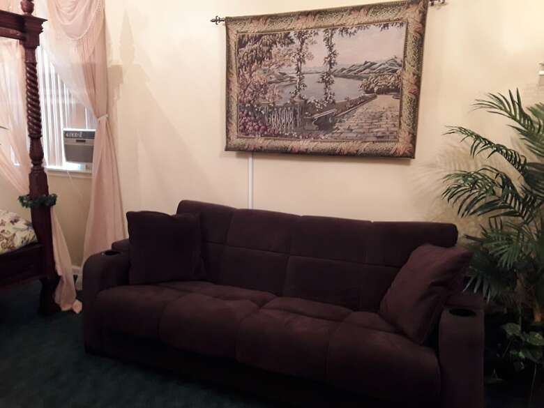 Lions Gate Manor Bed And Breakfast