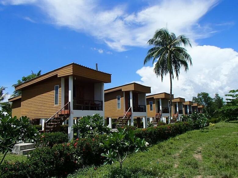 Hotel Kohjum Sea Beach Resort