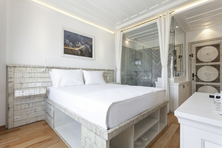 Hotel Cunda Pur Beyaz Otel