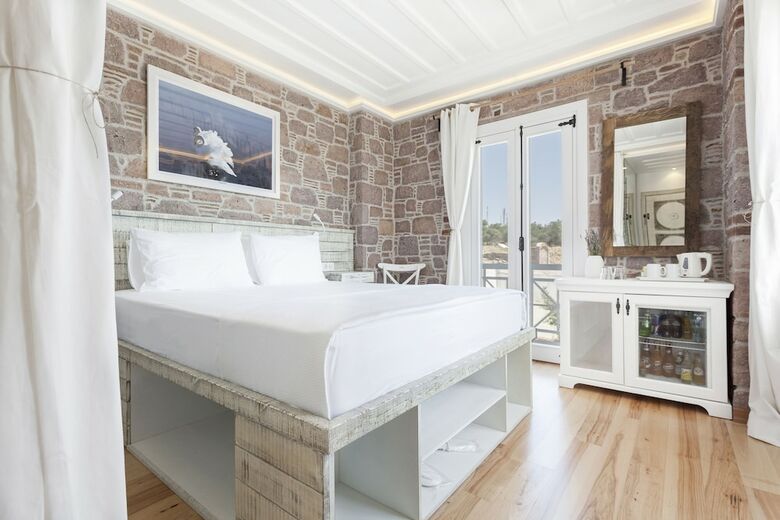 Hotel Cunda Pur Beyaz Otel