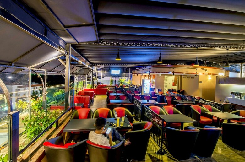Le Van Hotel