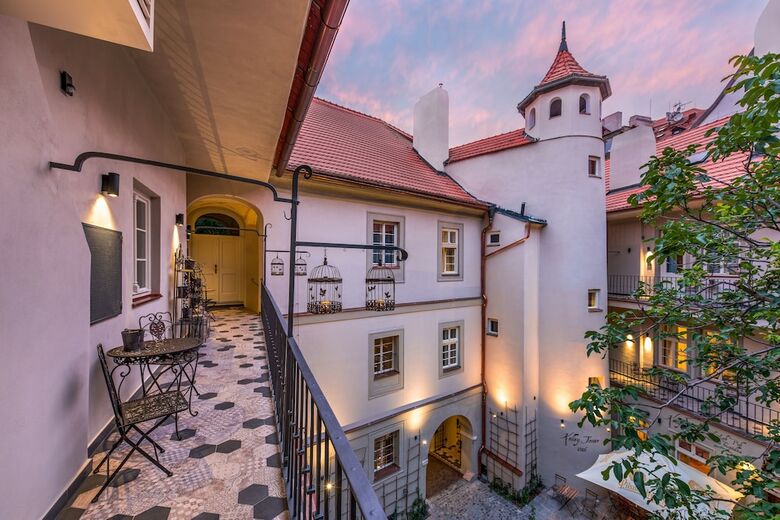 Apartamentos Mooo By The Castle