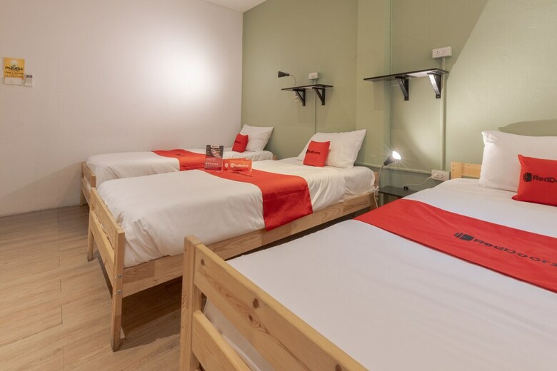 Hostal Reddoorz @ Folk Poshtel Silom