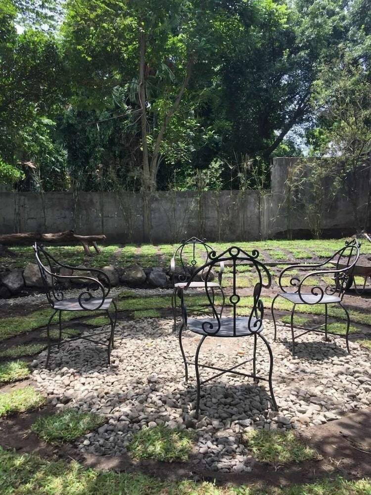 Hotel The White Bed And Breakfast Bacolod