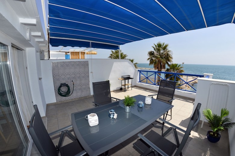 Apartamentos La Perla Azul - Wonderstays