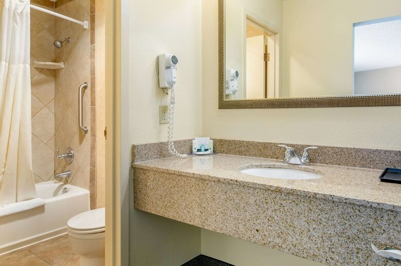 Hotel Quality Inn & Suites