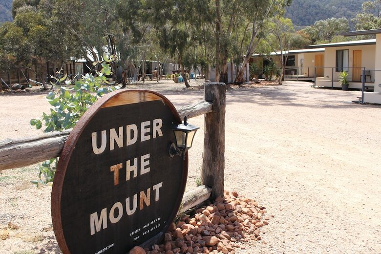 Hotel Under The Mount