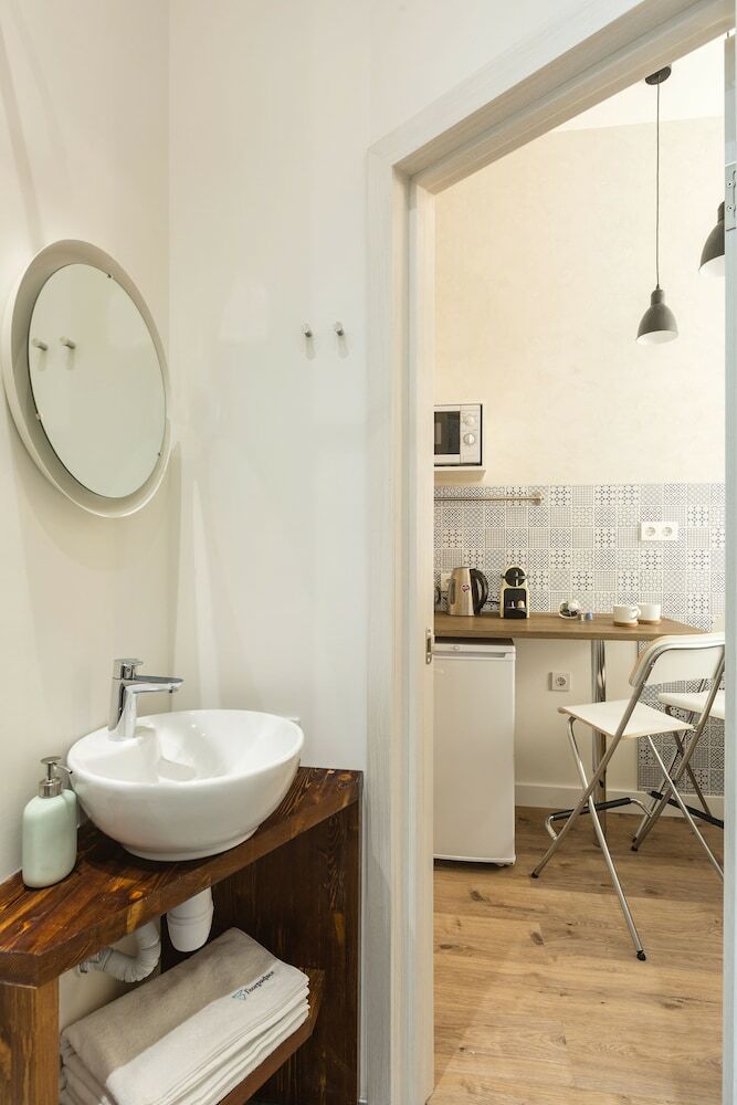 Aparthotel Apart-hotel Geography