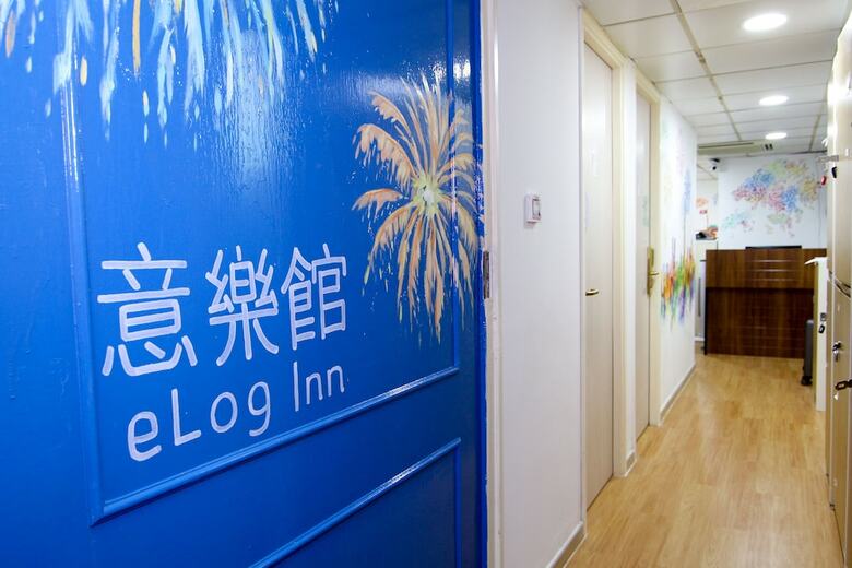 Hostal Eloginn - Fest @ Lucky House