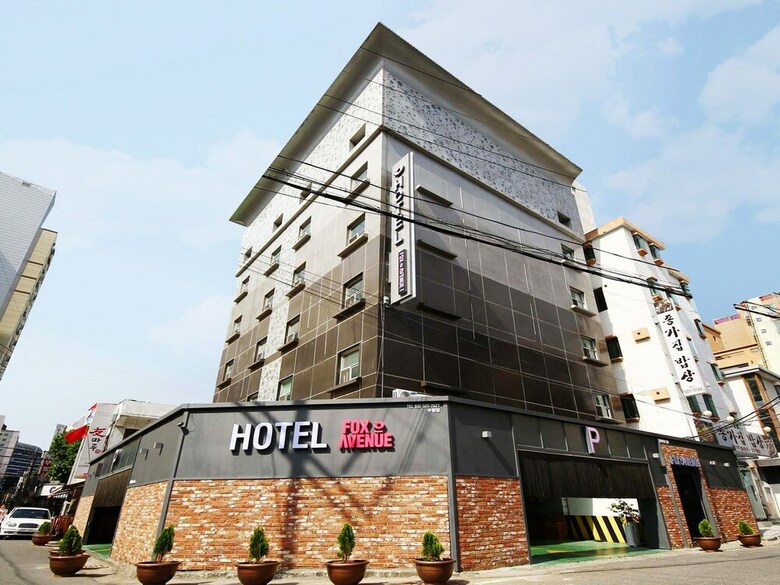 Fox Avenue Hotel