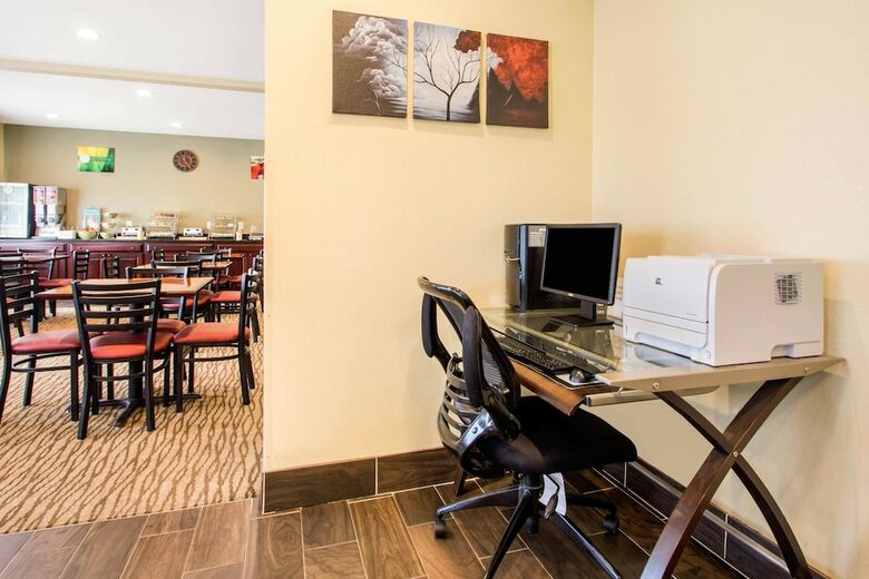 Hotel Quality Inn & Suites