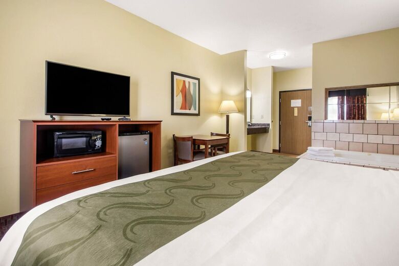 Hotel Quality Inn & Suites