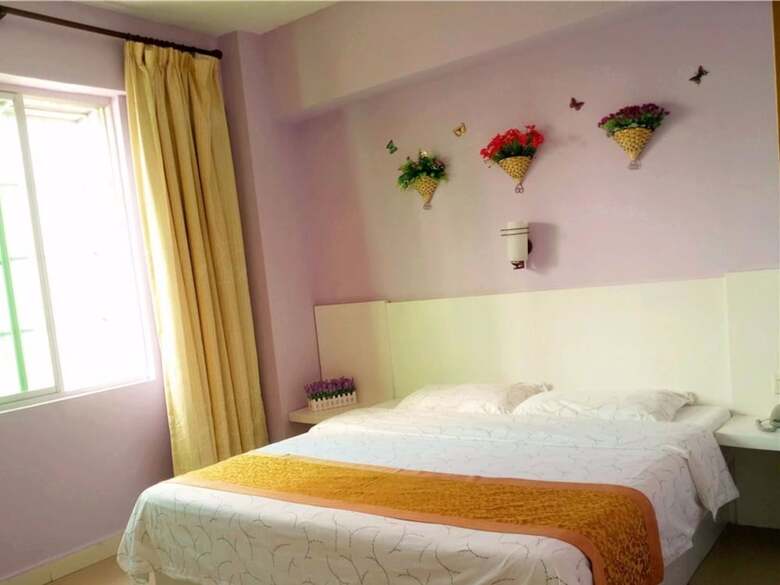 V8 Express Hotel Shangping St 7 Alley