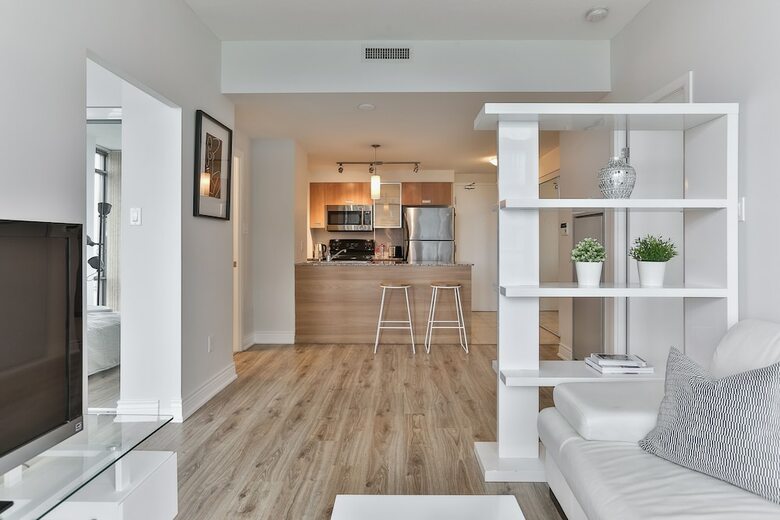 Bright Sub-penthouse On Bay St