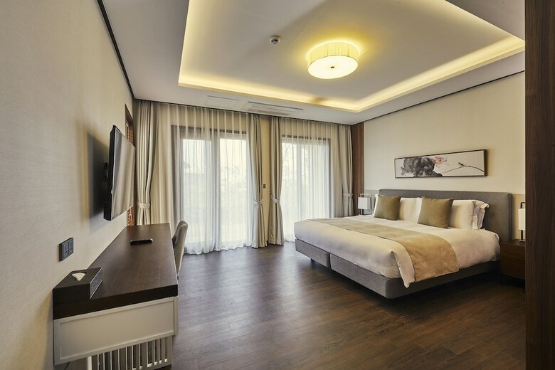 Camphortree Hotel & Resort