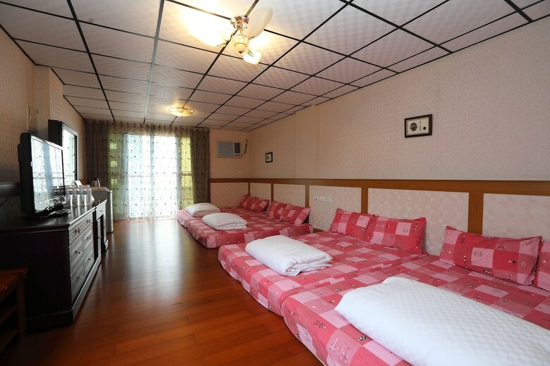 Hotel First Place B&B - Hualien Railway Station