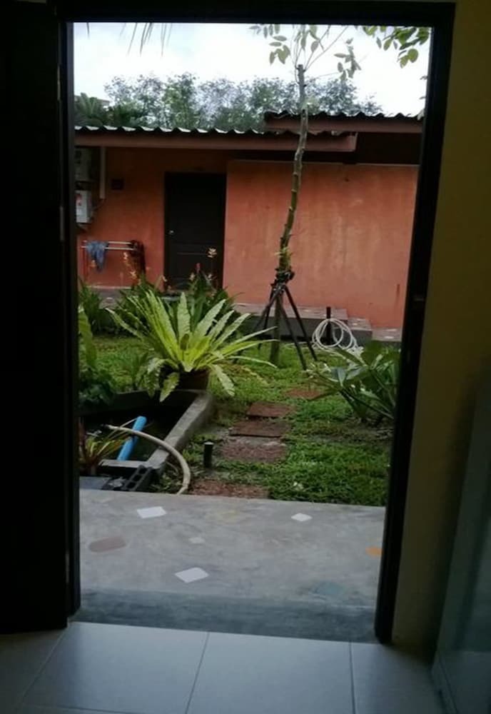 Hotel 2 Home Resort