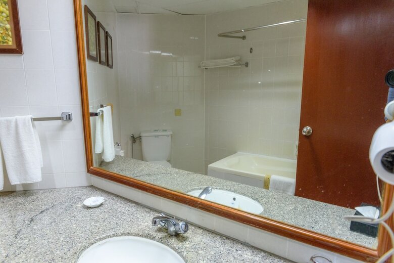 Hotel H Suites