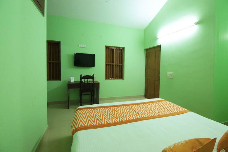 Hotel Oyo 8839 Near Vadackal Beach Road