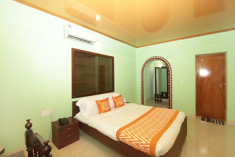 Hotel Oyo 8839 Near Vadackal Beach Road