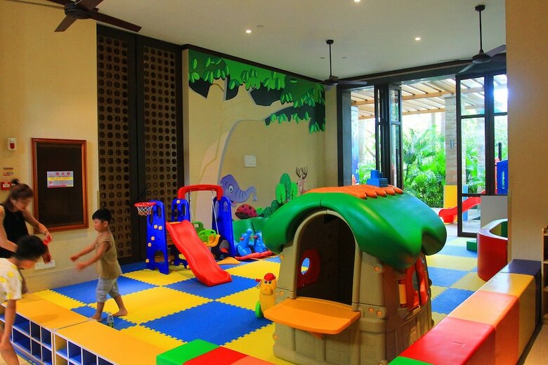 Sanya Seacube Holiday Hotel