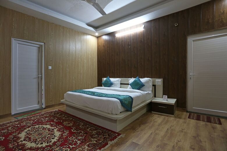 Oyo 7024 Hotel Vakratunda