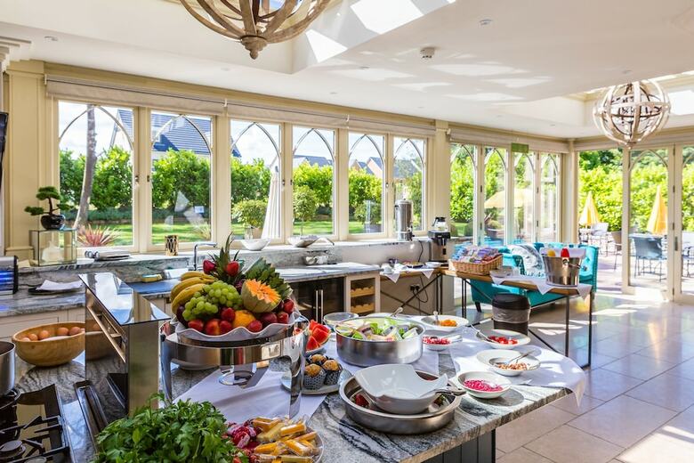 Bed & Breakfast Lanelay Hall