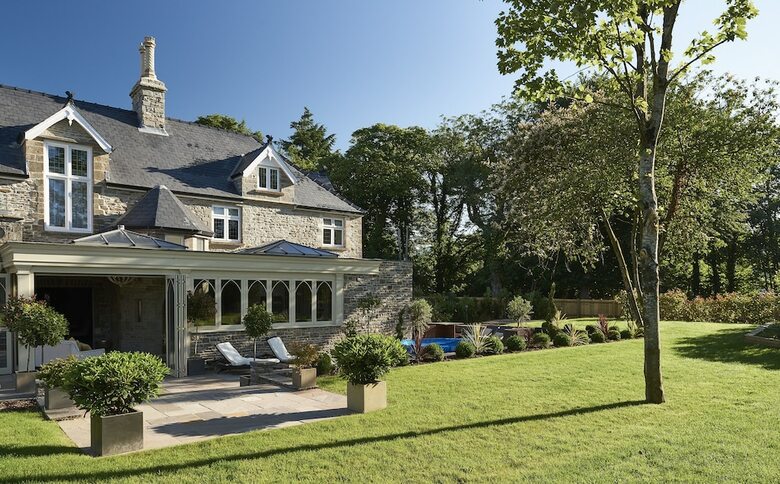 Bed & Breakfast Lanelay Hall