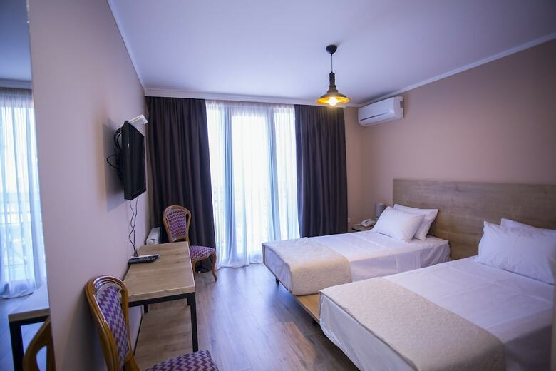Hotel N16