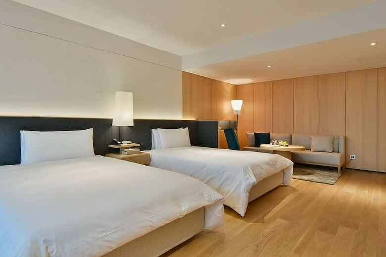 Hotel Silks Club