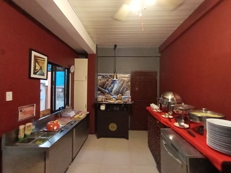 Hostal Despacito Rooms Near Airport
