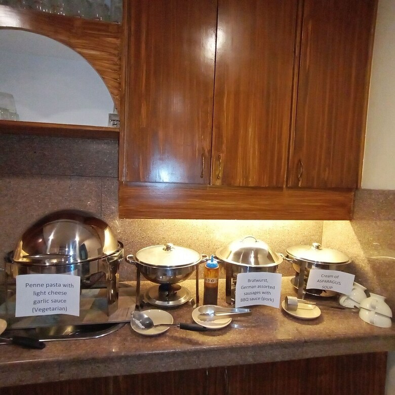 Hostal Despacito Rooms Near Airport