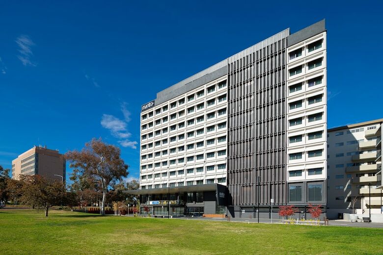 Mantra Macarthur Hotel