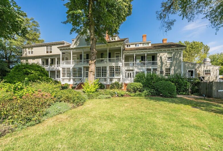 Hotel The Waterfront Historic Kent Manor Inn