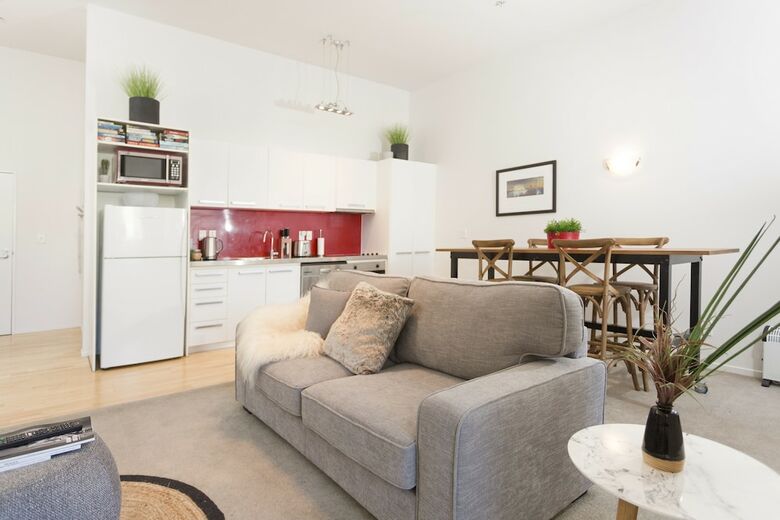 Apartamentos Towny - Top Floor Tranquility - 2 Bedrooms