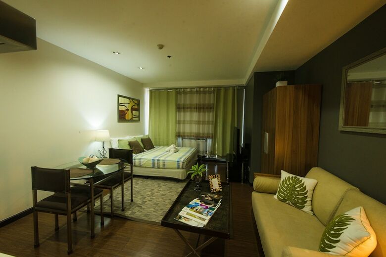 Seven Doors In Gramercy Makati