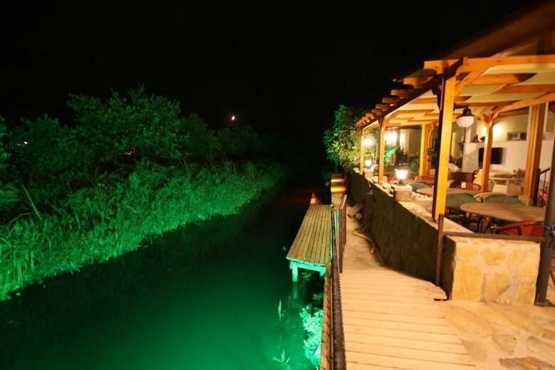 Hotel Three Palms Suites