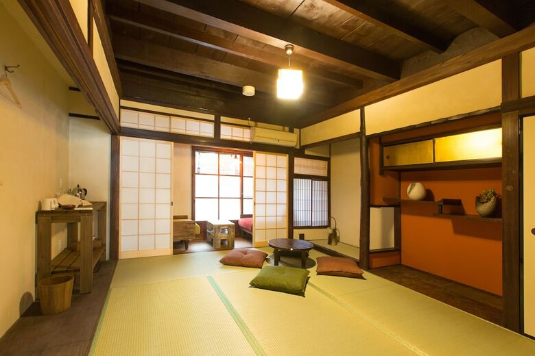 Hostal Guest House Hachi - Hostel