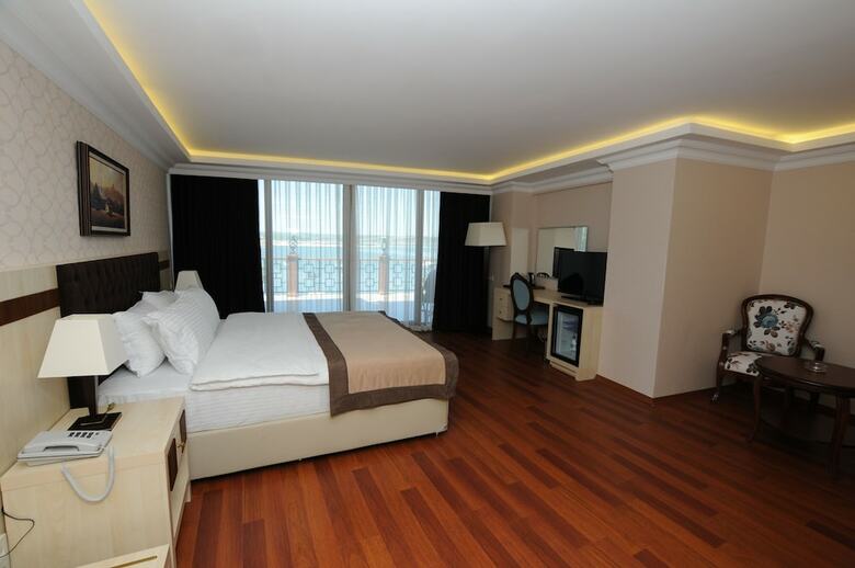 Hotel Phellos Suites