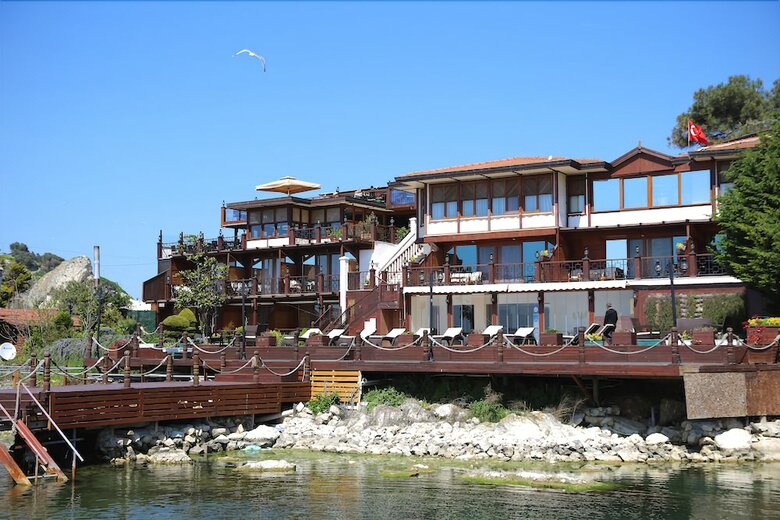 Hotel Phellos Suites