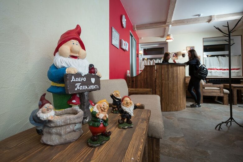 3 Gnoma Hotel