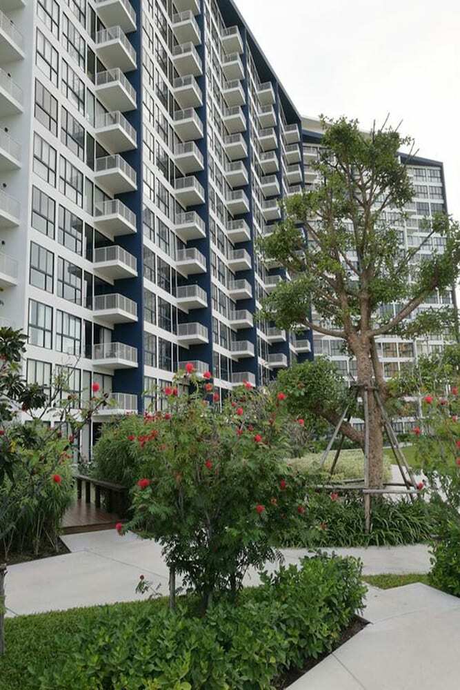Baan Thew Talay Blue Sapphire 353