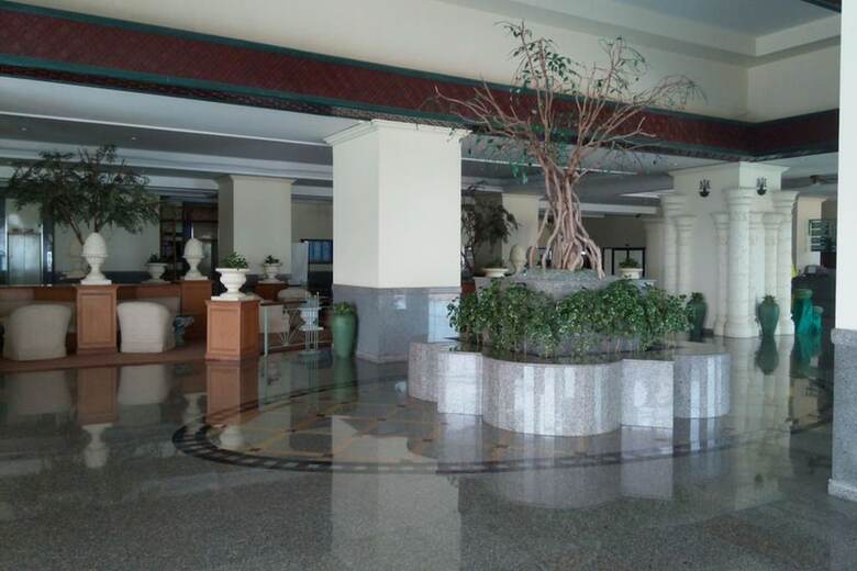 Hotel Cha-am Grand Condotel