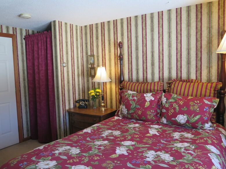 Bed & Breakfast Inn At Ellis River