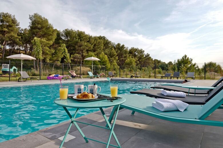 Hotel Kyriad R�sidence Cabri�s