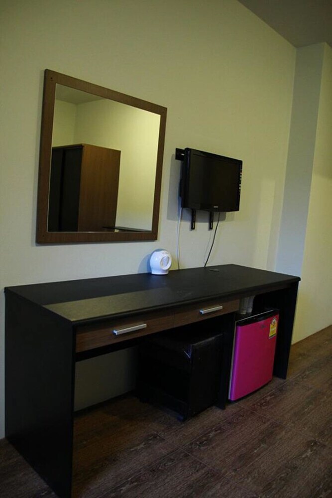 Hotel Bedroom 77